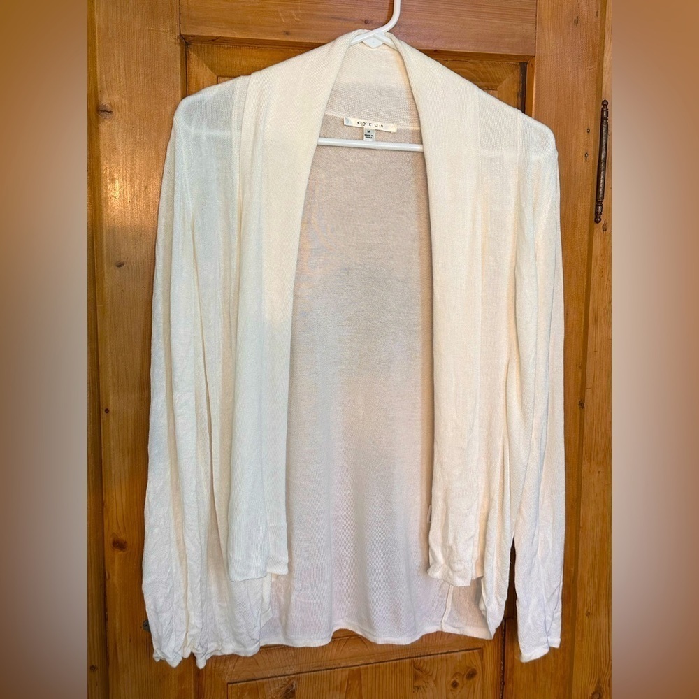 Cyrus Open Front Lightweight Cream Cardigan Sweater EUC Size Medium